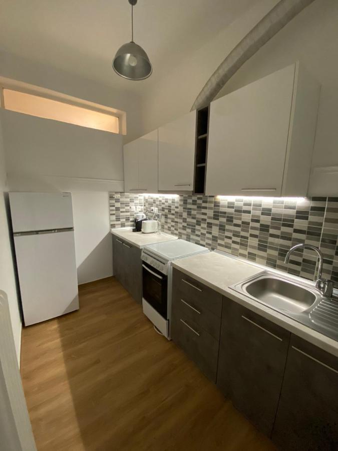 Stylish Urban Apartment By Yha เอเธนส์ ภายนอก รูปภาพ